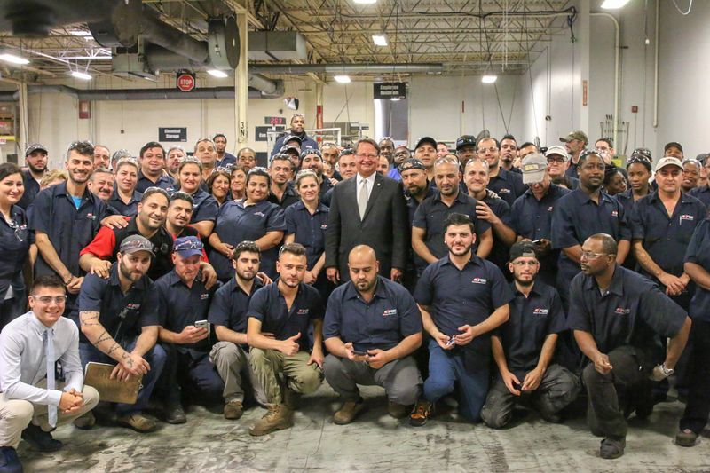 ¡El senador de Michigan Gary Peters (presidente del Comité de Seguridad Nacional) con la familia PGS!